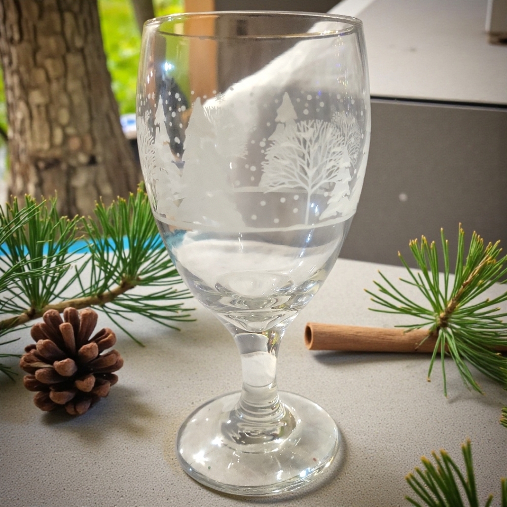Vtg 80 Libbey Arby's Wine Goblet Glass Winter Trees Snow Gold Christmas 12 Oz